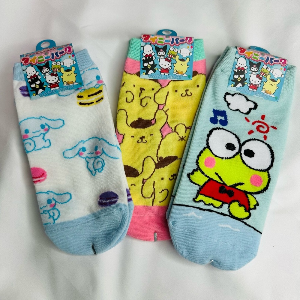 Sanrio Characters Comfortable And Versatile Women's Short 3 Socks Bundle